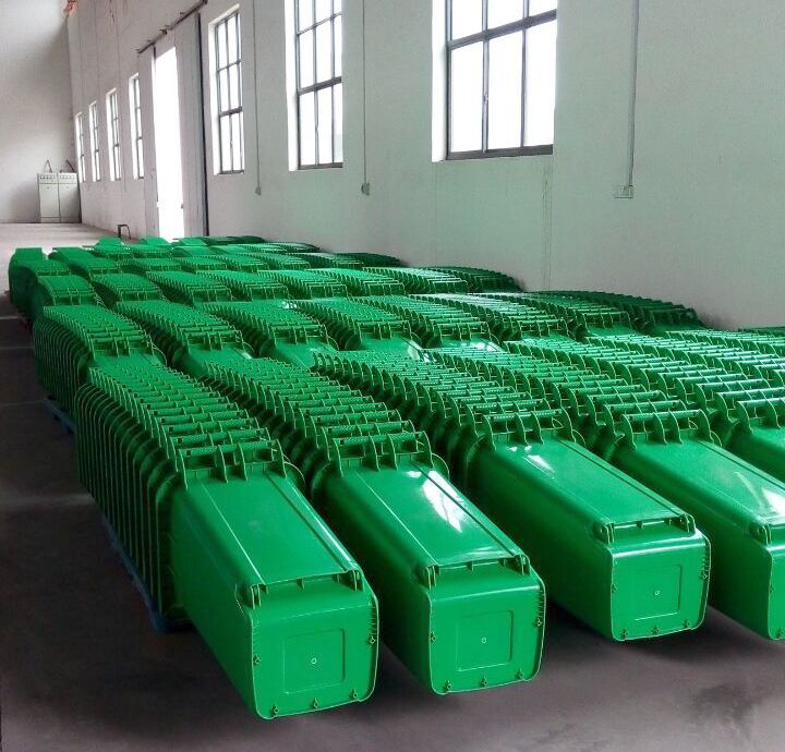 塑料垃圾桶裝車發走